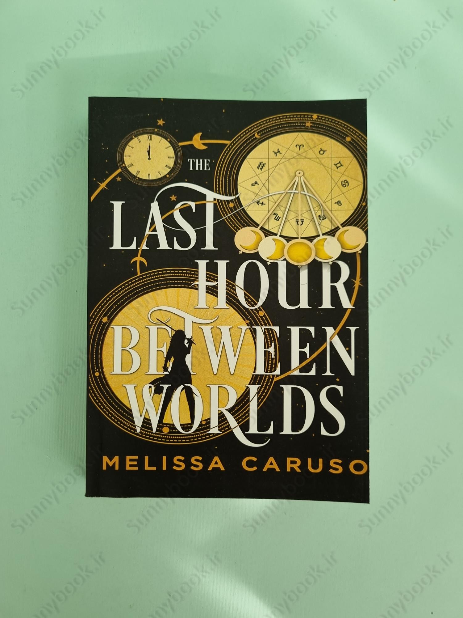 The Last Hour Between Worlds (The Echo Archives 1) main 1 2
