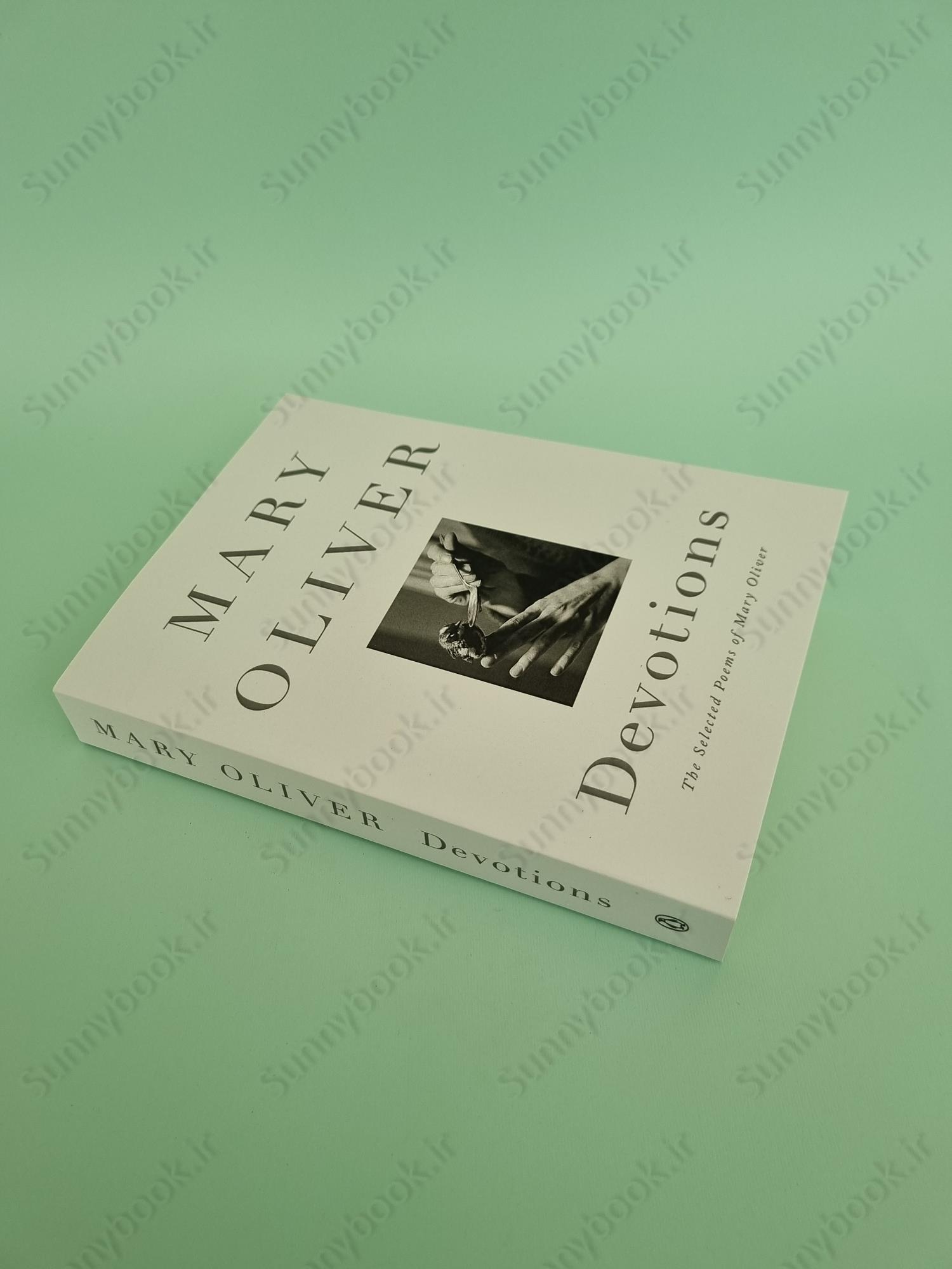 Devotions: The Selected Poems of Mary Oliver main 1 3