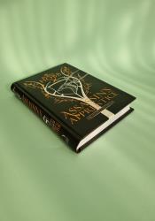 Assassin’s Apprentice: Book 1 (The Farseer Trilogy) thumb 2 3