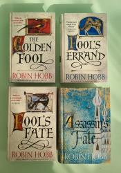 Fool's Errand (The Tawny Man Trilogy, Book 1) thumb 2 5