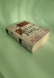 Golden Fool (The Tawny Man Trilogy, Book 2) thumb 2 3