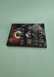 To Clutch a Razor (Curse Bearer 2) thumb 1 4