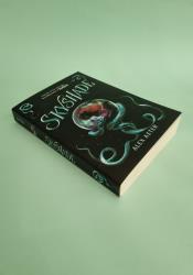 Skyshade (The Lightlark Saga Book 3) thumb 2 3