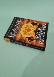 The Throne of Fire (The Kane Chronicles, Book 2) thumb 1 3