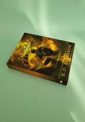 The Hourglass Throne (The Tarot Sequence3) thumb 2 3