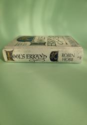 Fool's Errand (The Tawny Man Trilogy, Book 1) thumb 2 4