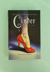 Cinder (The Lunar Chronicles 1) Cinder (The Lunar Chronicles 1) thumb 2 2