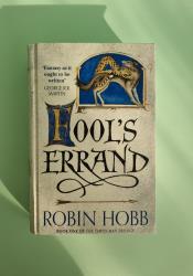 Fool's Errand (The Tawny Man Trilogy, Book 1) thumb 2 2
