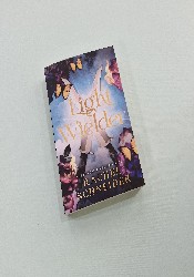 Light Wielder (Fire & Metal, Band 2) thumb 1 2